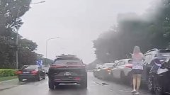 快速公路不到三小时两起连环撞 共涉11车和四人送院